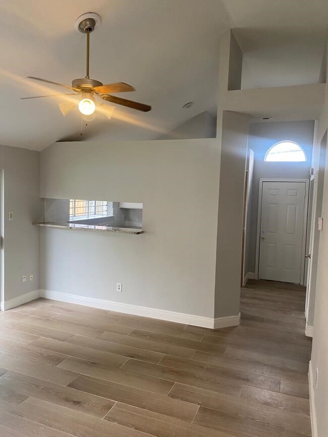 Building Photo - 9339 Stonecreek Ln