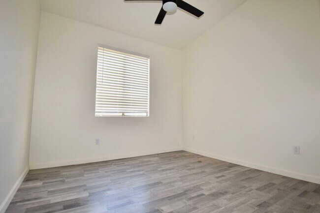 Building Photo - Great 2 bedroom 2 bathroom Mesa Condo