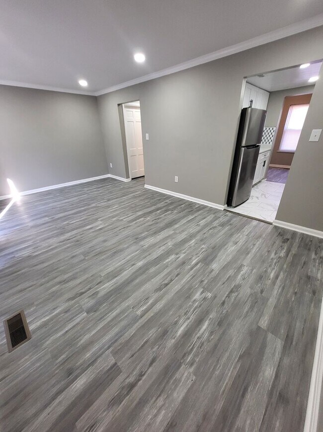 Building Photo - 3Bed 3 Bath Finished Basement!