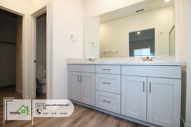 Building Photo - 3010 Silverstone Dr