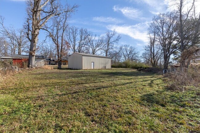 Building Photo - 2002 S 17th St