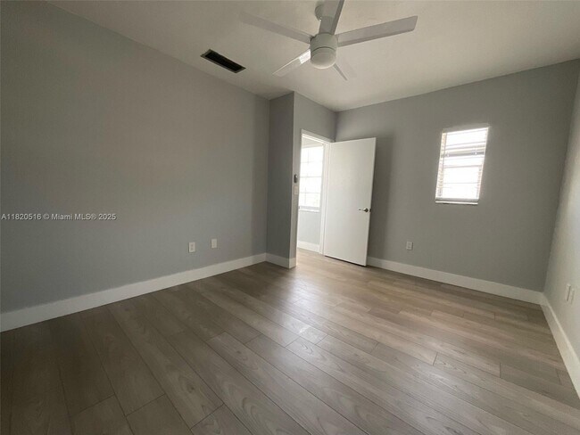 Building Photo - 1360 Collins Ave