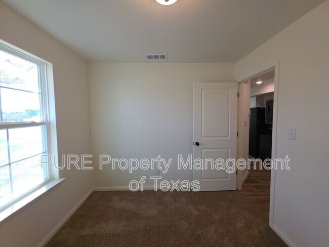 Building Photo - 2002 W 2nd St