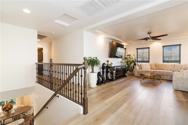 Building Photo - 9758 Hawk Crest St