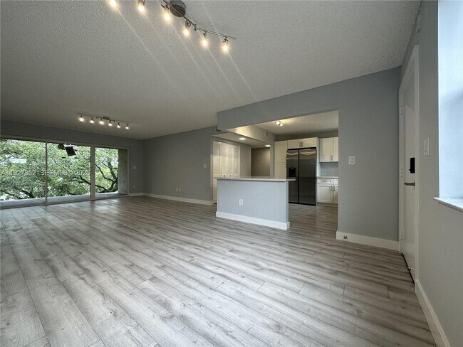 Primary Photo - 601 Ives Dairy Rd