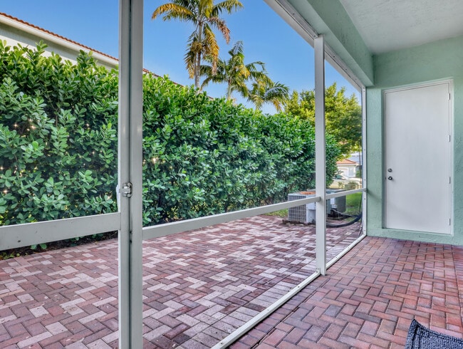 Building Photo - 2226 Oakmont Dr