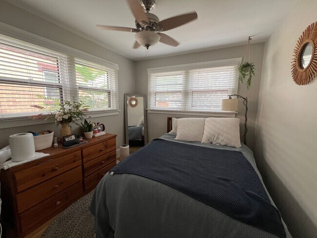 Building Photo - Highlands Bungalow Available Now!