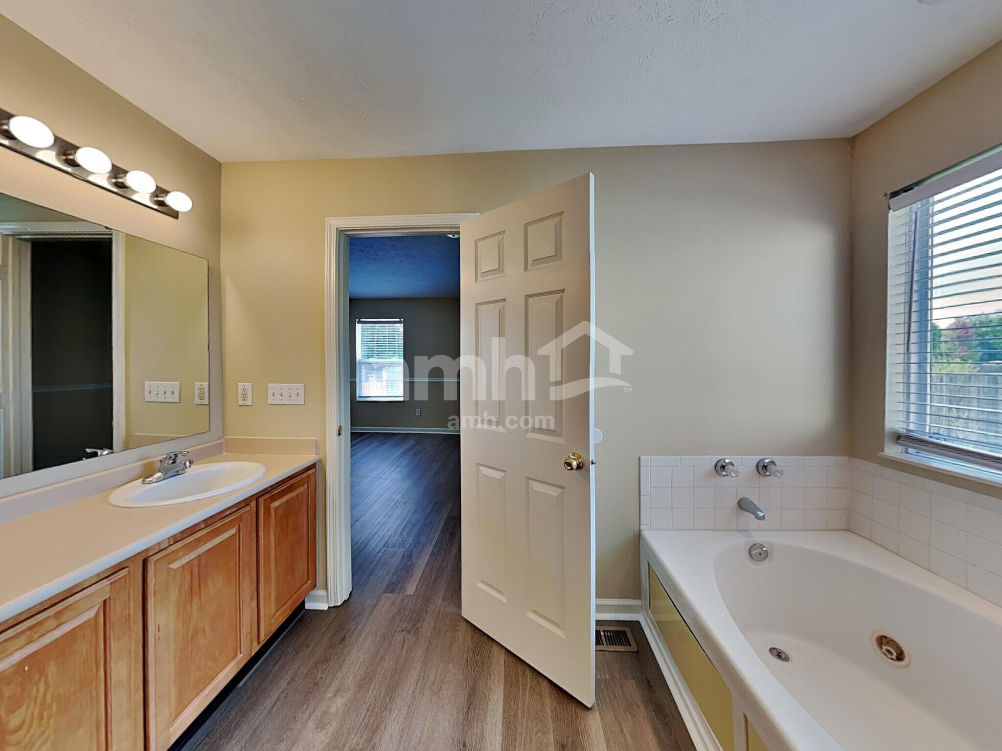 Building Photo - 5220 Bogey Dr
