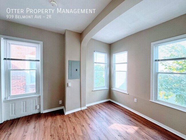 Building Photo - 939 Belmont Ave