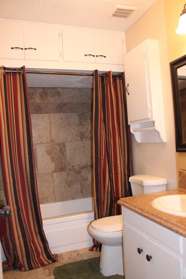 Building Photo - PRE-LEASING For August! 4 Bedroom/ 2 Bath Updated house close to TTU and LCU