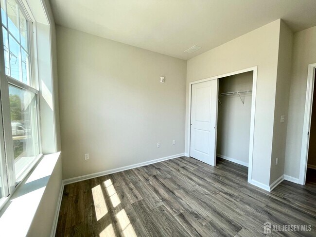 Building Photo - 905 Greenland Square