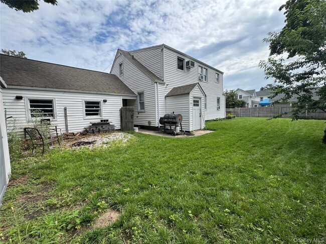 Building Photo - 80 E Lakewood St