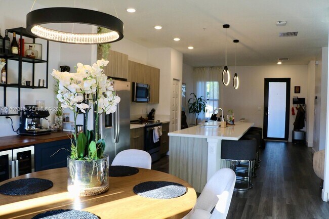 Building Photo - 7819 NW 104th Ave