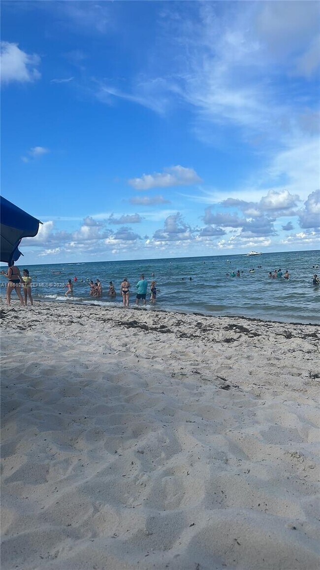 Building Photo - 5161 Collins Ave