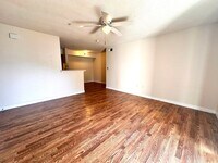 Building Photo - PRICE REDUCED! GET IT BEFORE ITS GONE! Flo...