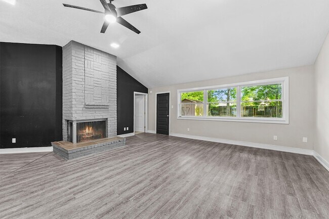 Building Photo - 16026 Beechnut St