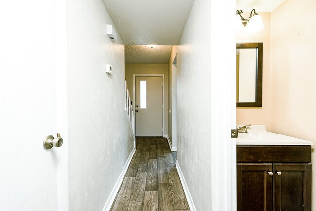 Building Photo - 14 Oakwood Park