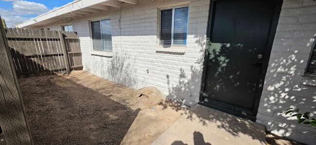 Building Photo - 2750 N Balboa Ave
