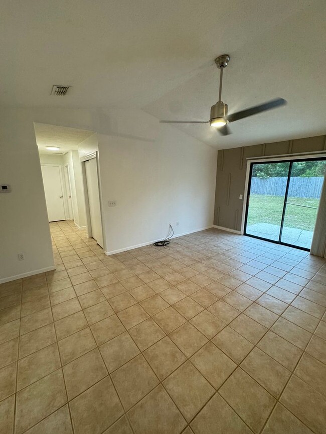 Building Photo - Price Drop! Great 3 Bedroom Home! 25% off ...