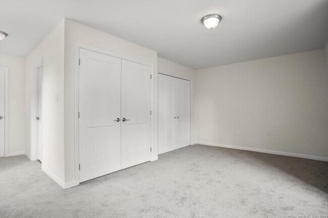 Building Photo - West Washington Townhomes