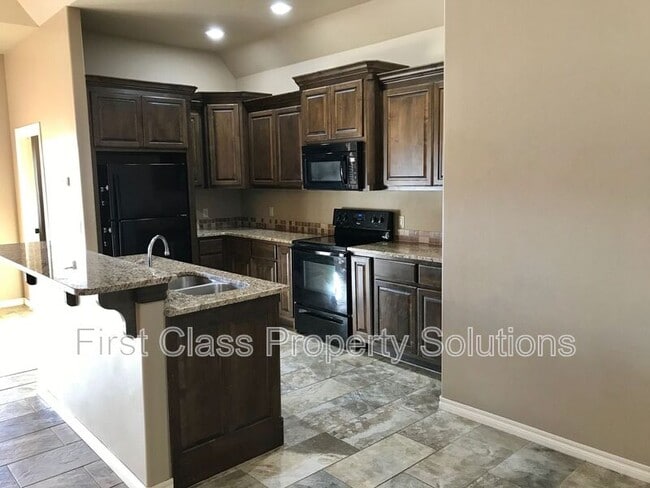 Building Photo - 1721 Sharon Dr