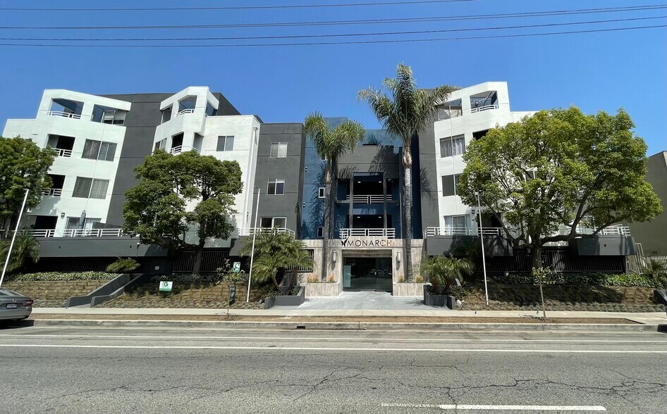 Monarch 7918 Reseda Blvd Reseda CA 91335 Apartment Finder