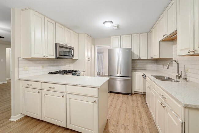 Building Photo - 8609 Melshire Dr