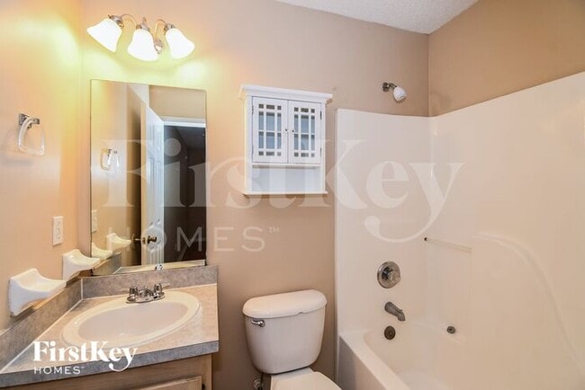 Building Photo - 5221 Glen Alan Ct S