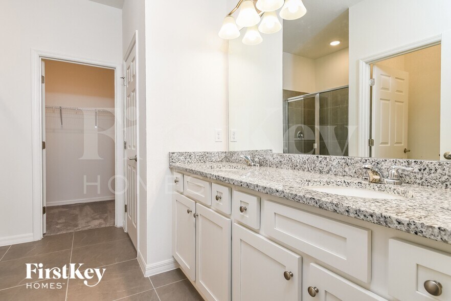 Building Photo - 1240 Spokane Pt