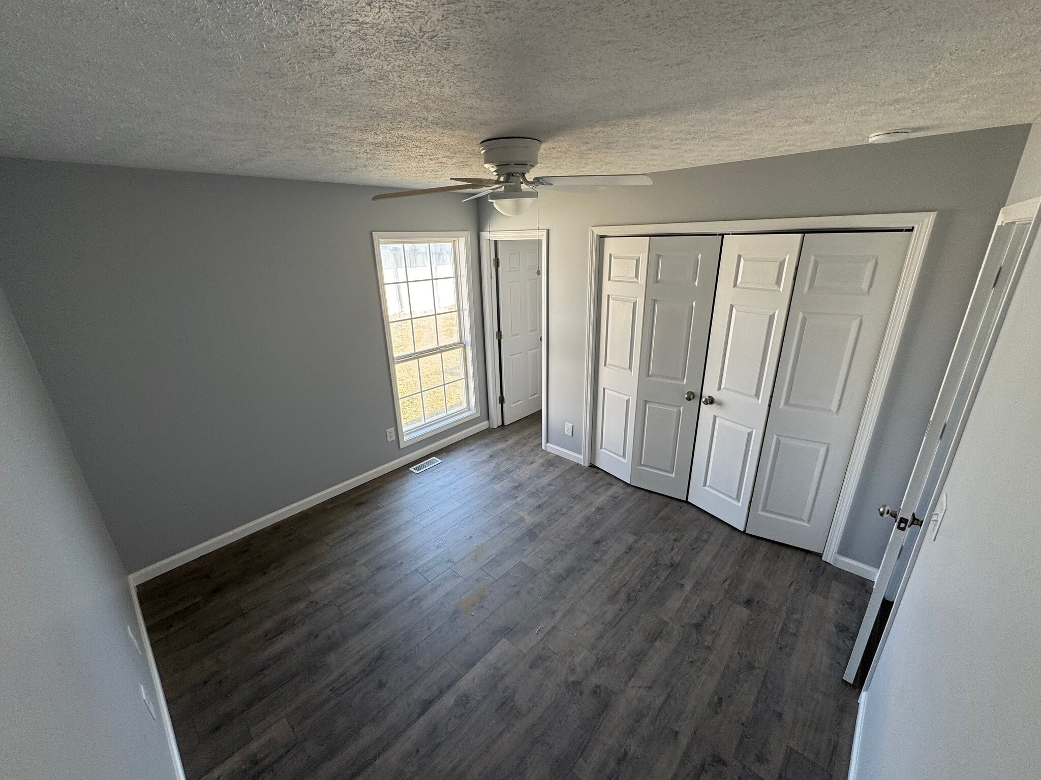 Building Photo - 1211 Redbud St
