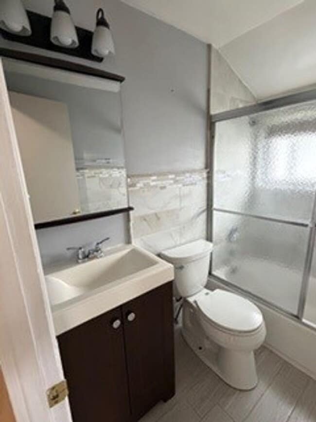 Building Photo - BROMLEY