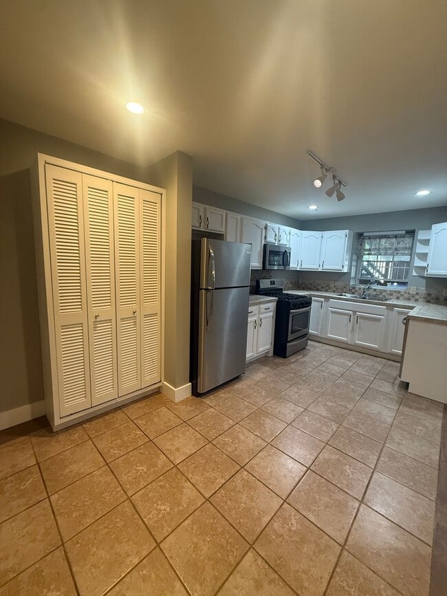 Building Photo - 167 Wagon Wheel Ln