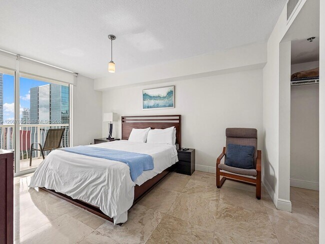 Building Photo - 1200 Brickell Bay Dr
