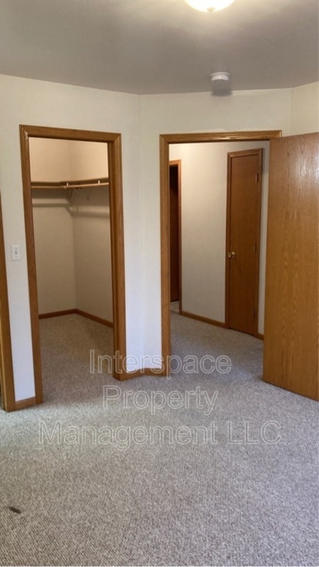 Building Photo - 1335 Rock Run Dr