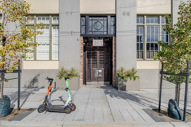 Building Photo - 461 2nd St