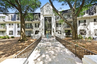Building Photo - 2 bedroom condo in Atlanta in gated community