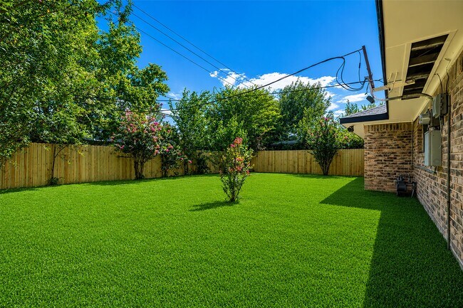 Building Photo - 5426 Fairgreen Ln