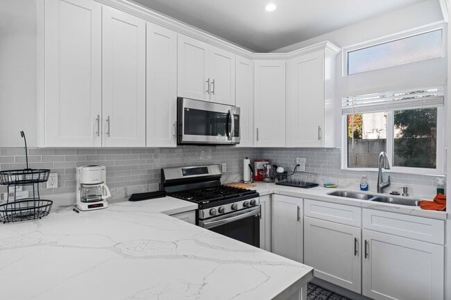 Building Photo - 4007 W 60th St