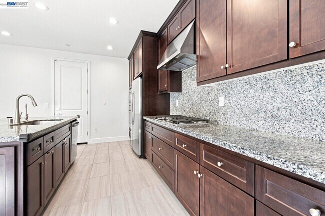 Building Photo - 33 Roccolino Ln