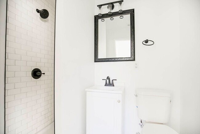 Building Photo - 5206 Skiles Ave