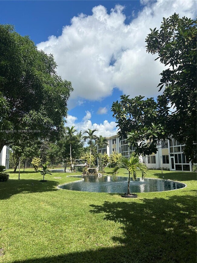 Building Photo - 6005 Del Lago Cir