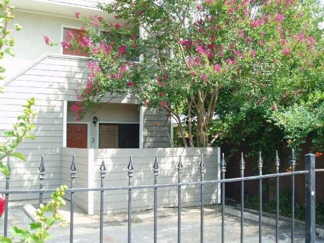 Building Photo - Cottonwood