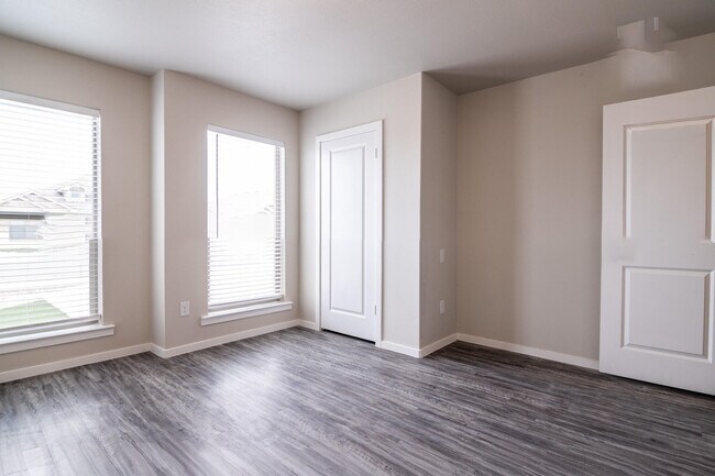 Building Photo - 2127 N Texas Ave