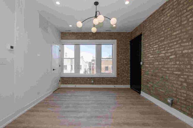 Building Photo - 1039 W Byron St