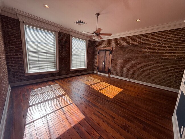 Building Photo - 116 5th St N