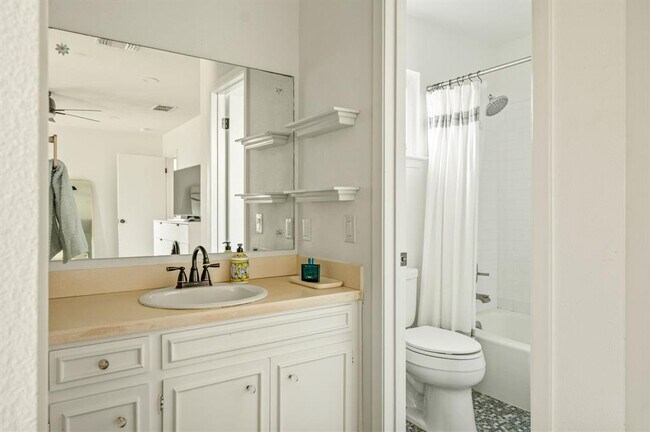 Building Photo - 9300 Meadow Vale