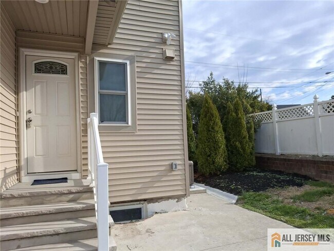 Building Photo - 49 Hillside Ave