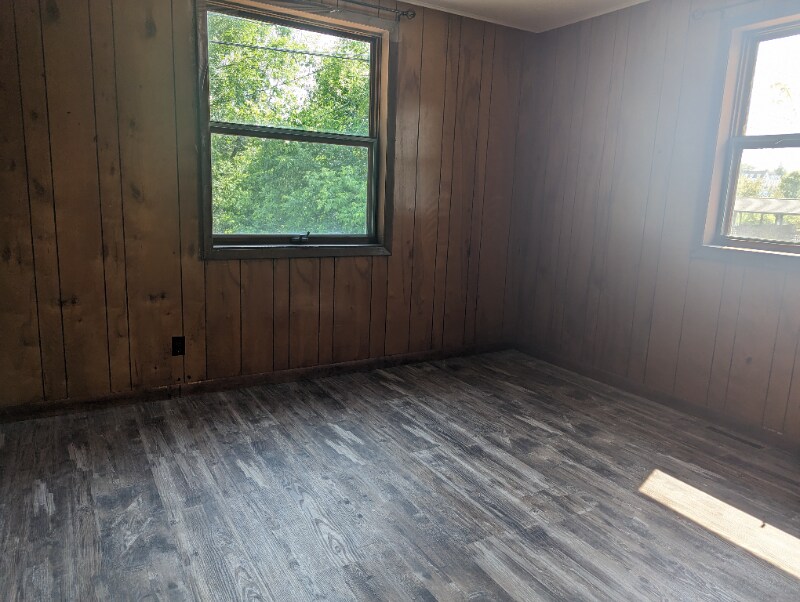 Building Photo - 310 River Ave E