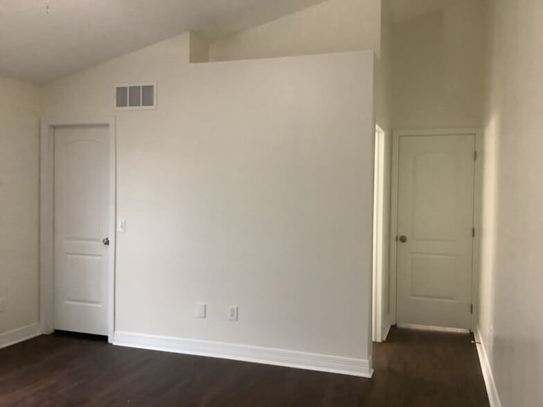 Building Photo - 768 Shellbark St