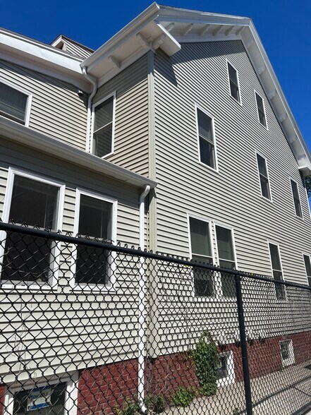 Building Photo - 145 Prospect St